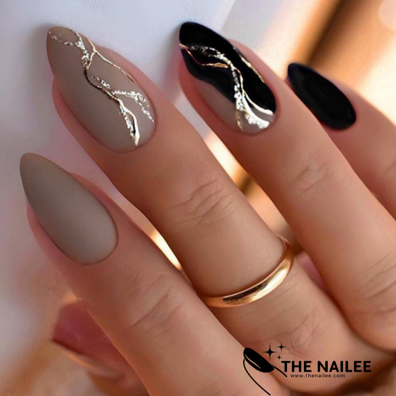TN33 - Nude & Noir Marble Press-On Set 24 PCS